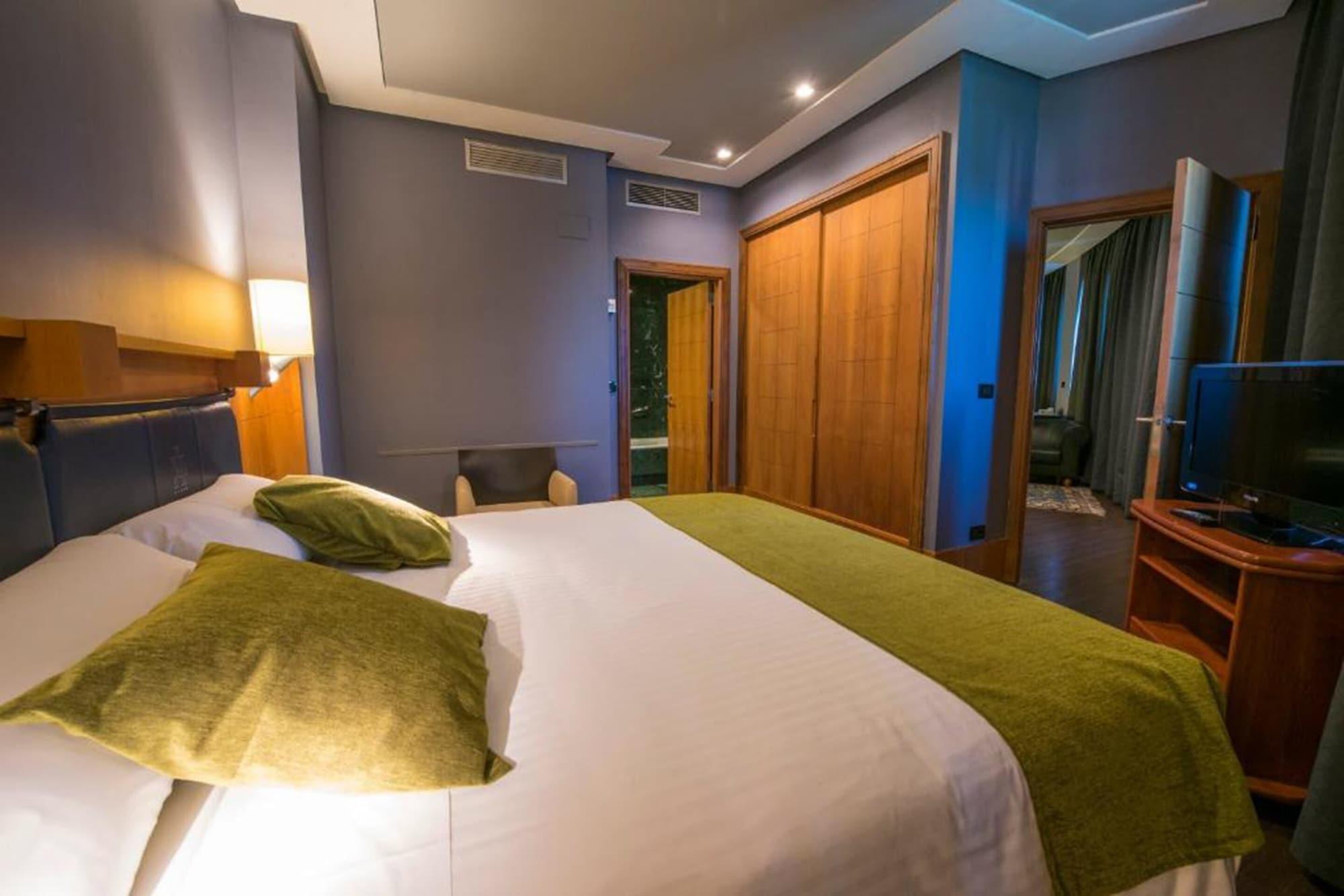 فندق جراند هوتل لاكوا فيتوريا غاستيِز المظهر الخارجي الصورة A bedroom at the hotel