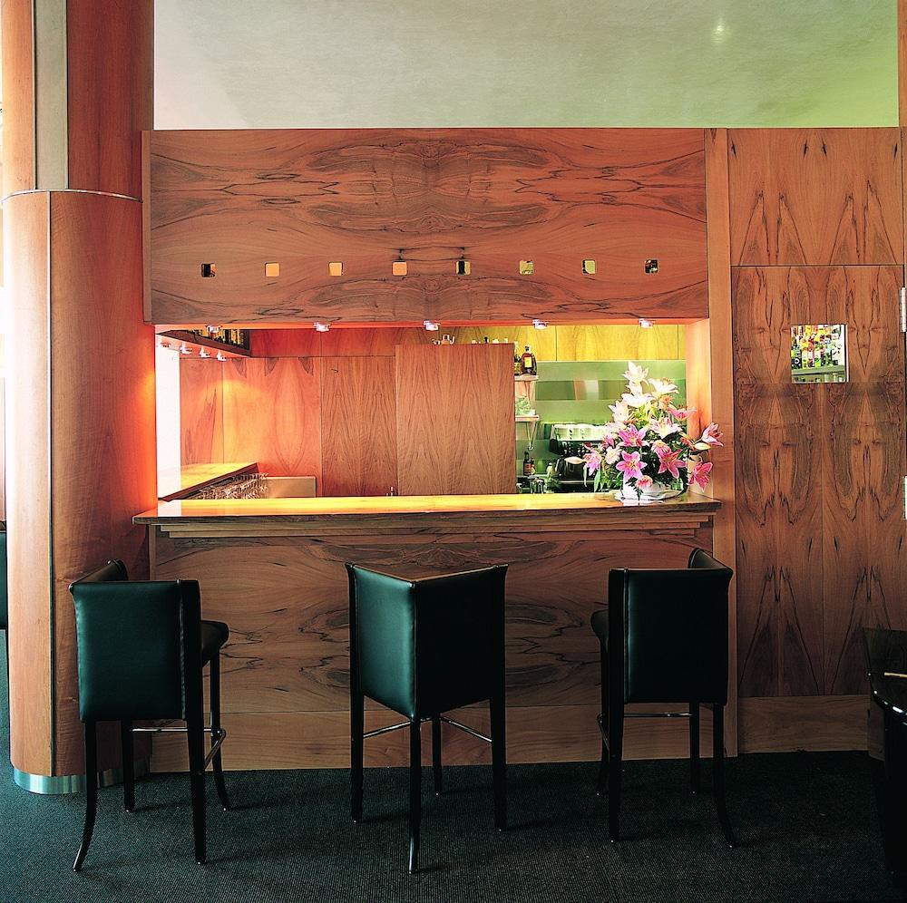 فندق جراند هوتل لاكوا فيتوريا غاستيِز المظهر الخارجي الصورة The bar at the restaurant