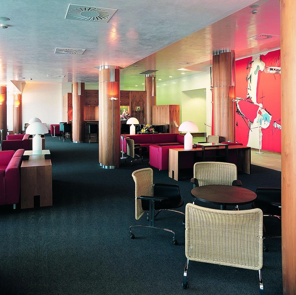 فندق جراند هوتل لاكوا فيتوريا غاستيِز المظهر الخارجي الصورة The lounge at the airport