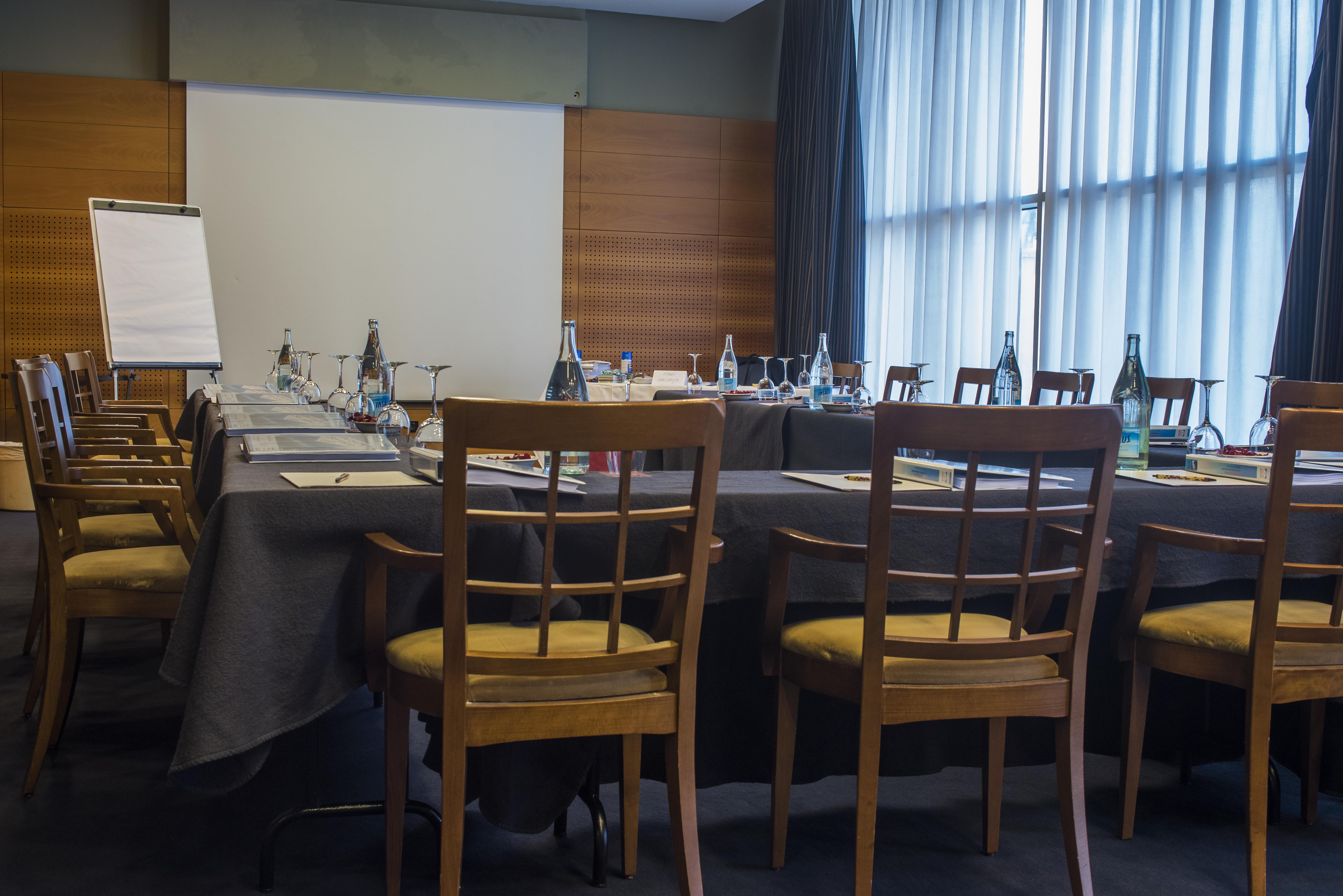 فندق جراند هوتل لاكوا فيتوريا غاستيِز المظهر الخارجي الصورة A meeting room at the hotel