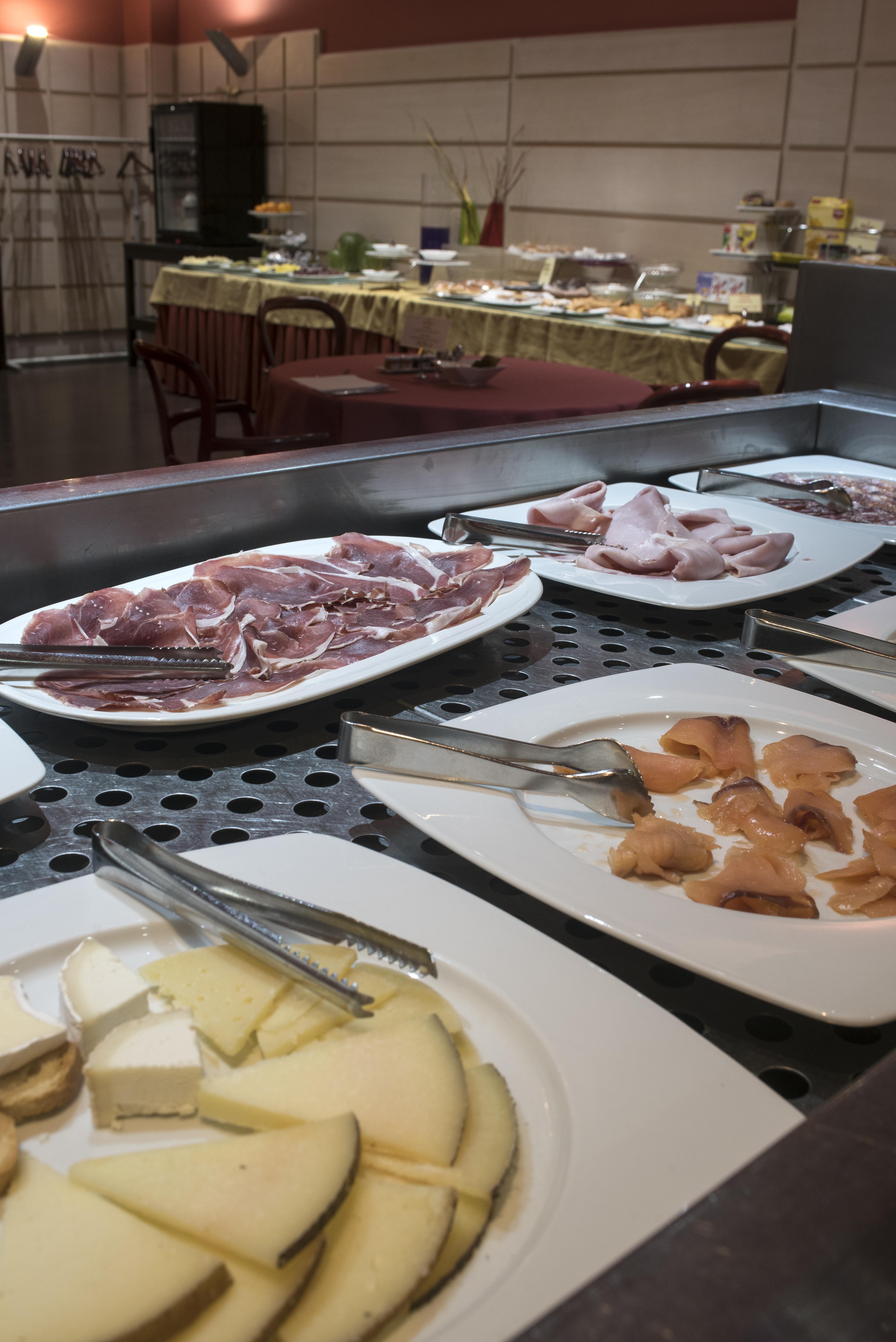 فندق جراند هوتل لاكوا فيتوريا غاستيِز المظهر الخارجي الصورة Cold cuts
