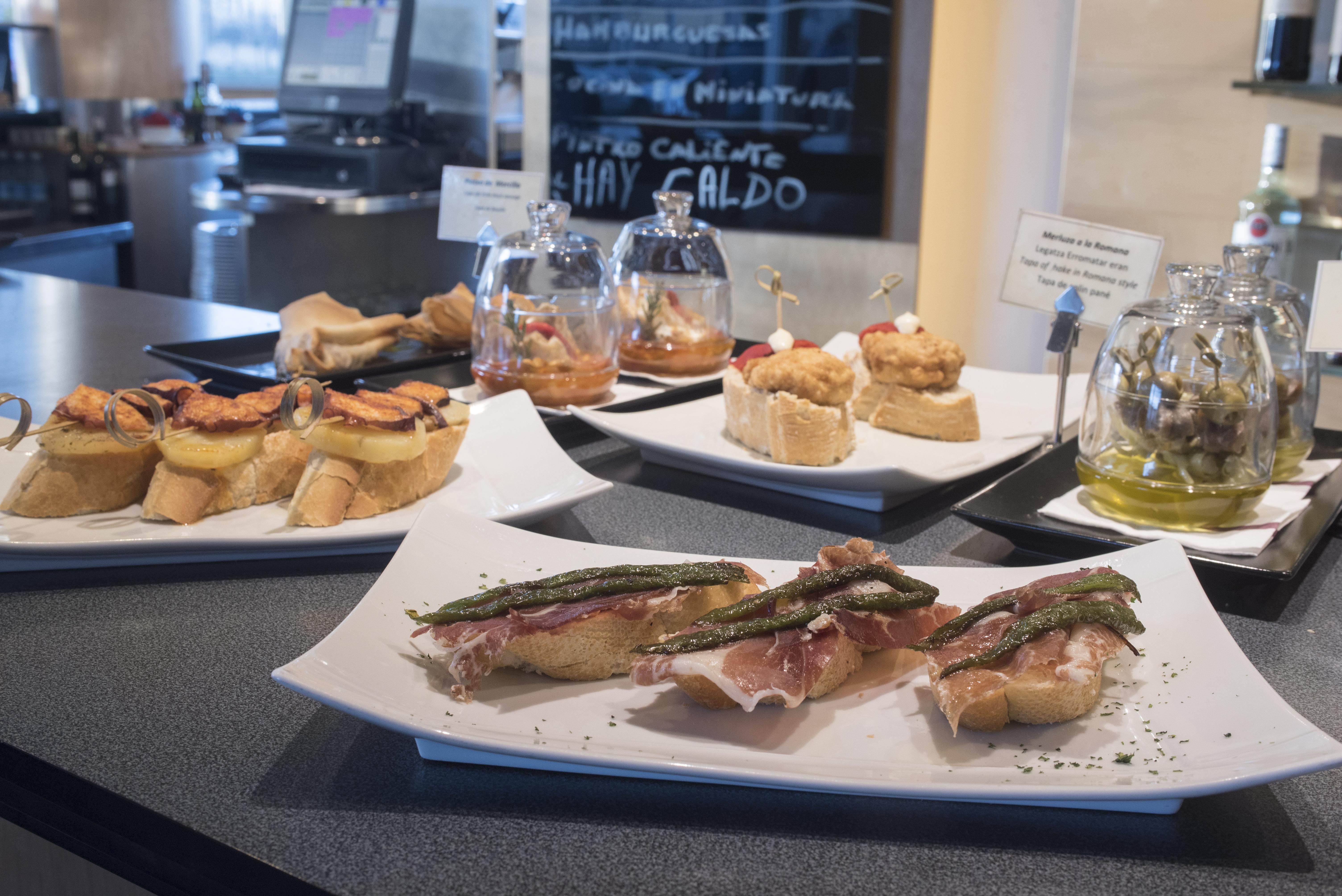 فندق جراند هوتل لاكوا فيتوريا غاستيِز المظهر الخارجي الصورة Pintxo tapas