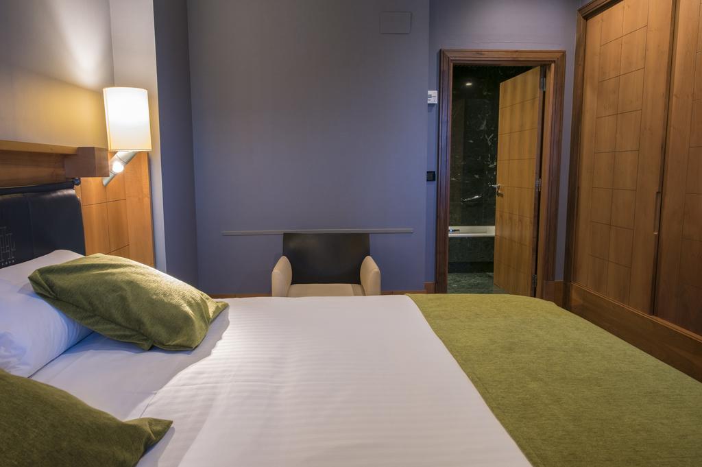 فندق جراند هوتل لاكوا فيتوريا غاستيِز المظهر الخارجي الصورة A room at the hotel