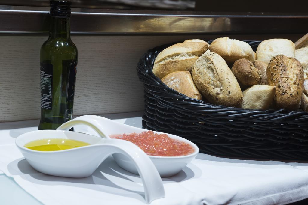 فندق جراند هوتل لاكوا فيتوريا غاستيِز المظهر الخارجي الصورة Olive oil and bread