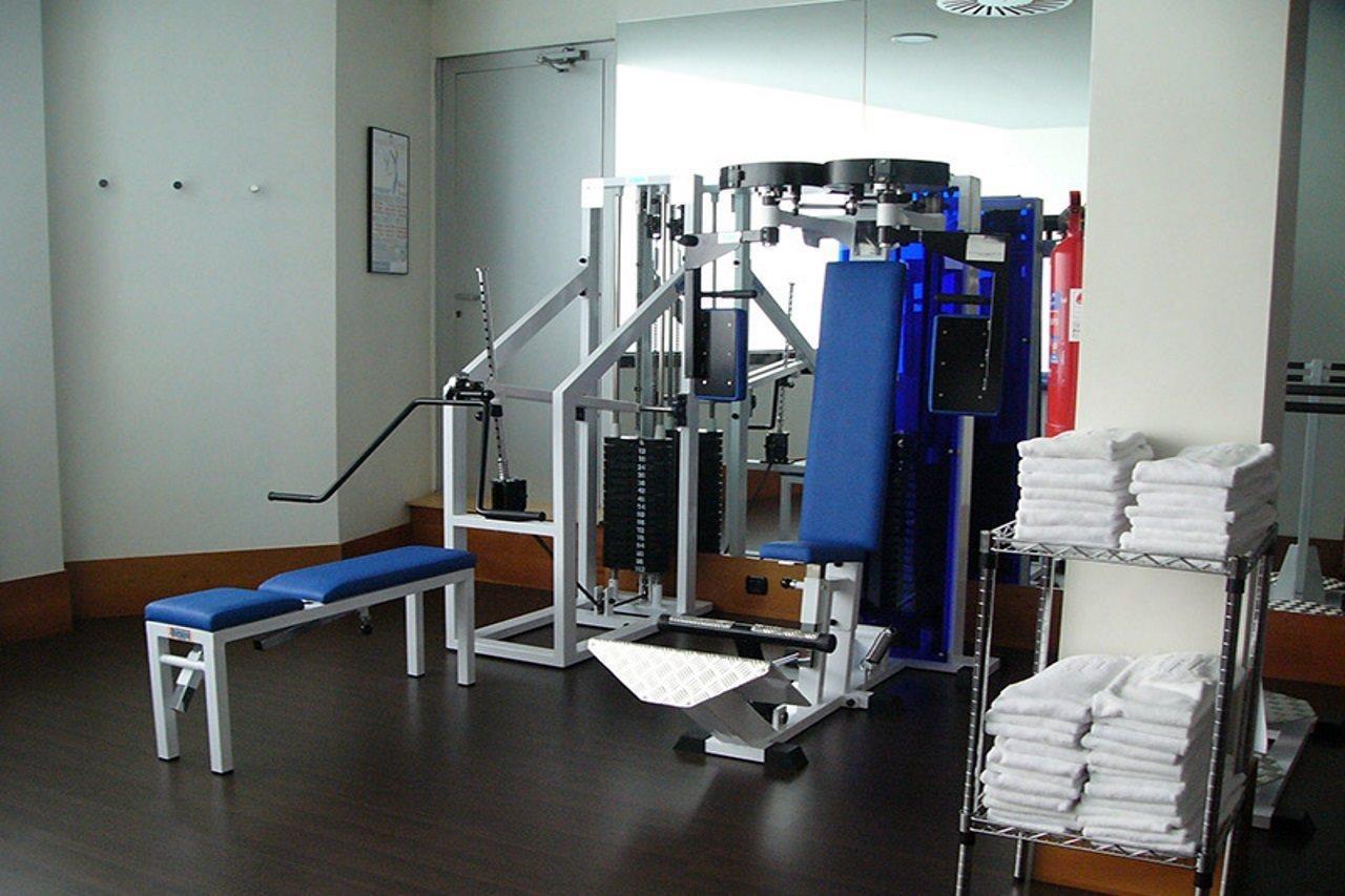 فندق جراند هوتل لاكوا فيتوريا غاستيِز المظهر الخارجي الصورة A leg press machine