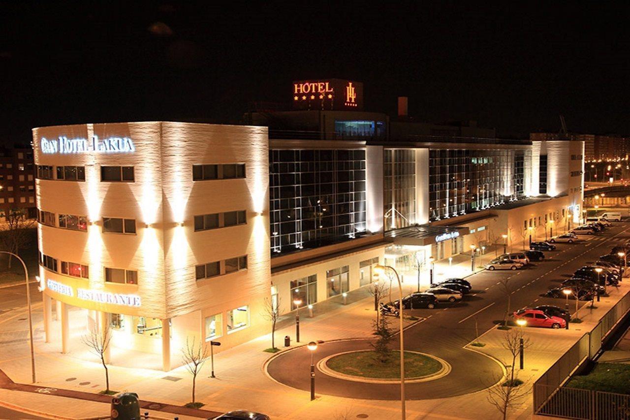 فندق جراند هوتل لاكوا فيتوريا غاستيِز المظهر الخارجي الصورة The hotel at night