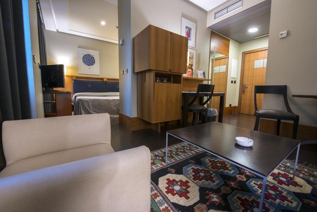 فندق جراند هوتل لاكوا فيتوريا غاستيِز المظهر الخارجي الصورة A suite at the hotel
