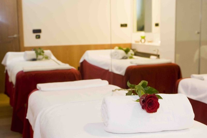 فندق جراند هوتل لاكوا فيتوريا غاستيِز المظهر الخارجي الصورة A room at the hotel